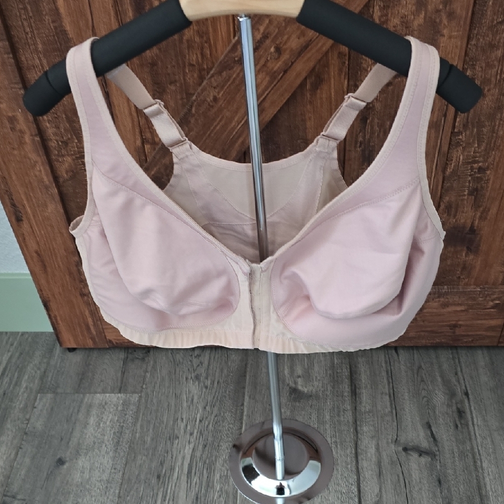Glamorise Pink Supportive Bra with Adjustable Straps. Never Worn